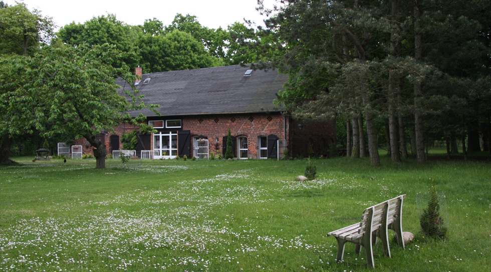 ... großes Gartengrundstück in mitten von Wiesen und Wäldern